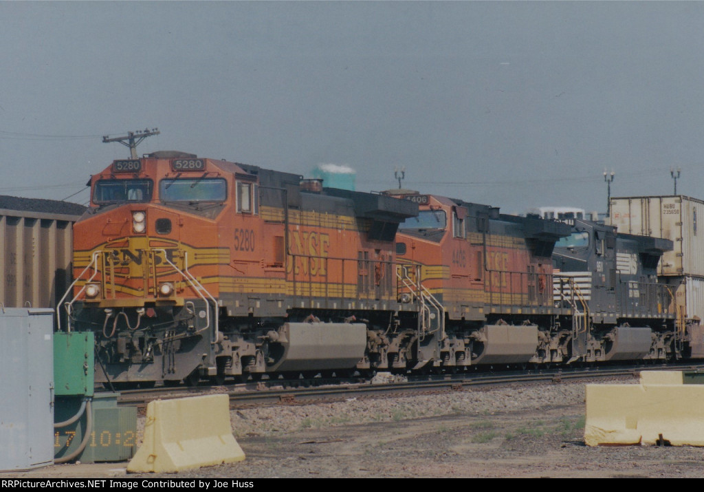 BNSF 5280 East